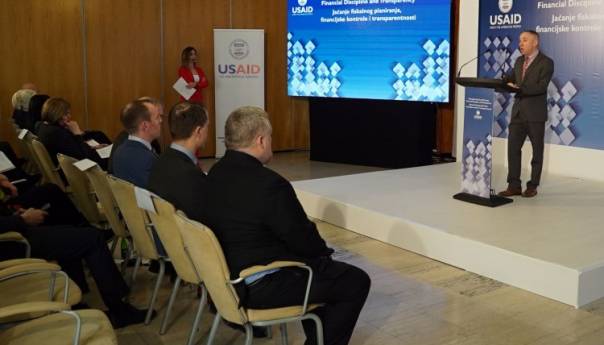 Larson: USAID je posvećen razvoju fiskalnog sektora u BiH