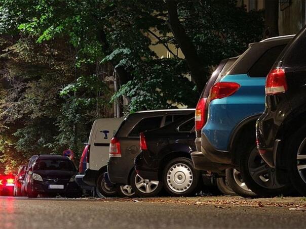 Latvija poklonila Ukrajini više od 600 zaplijenjenih automobila od svojih građana