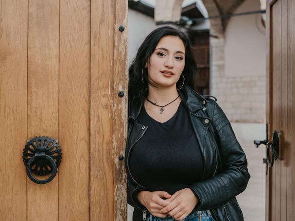 Prekretnica u karijeri: Laura Marin objavila pjesmu "Brza kola"