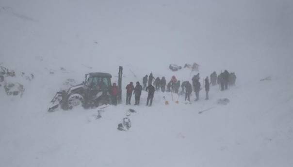 Lavina zatrpala spasilačku ekipu na istoku Turske, spašeno 25 osoba