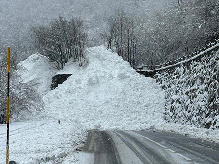 Foto / Lavina zatrpala tunel u Italiji