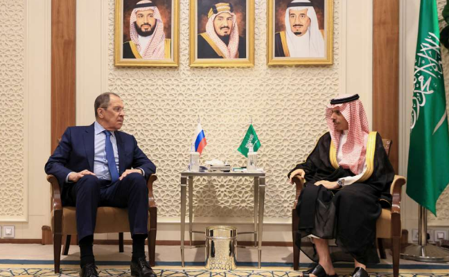 Lavrov i princ Faisal pozdravili saradnju Rusije i Saudijske Arabije na tržištu naftom