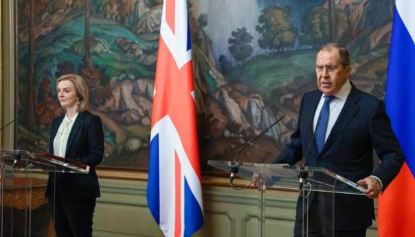 Lavrov se narugao britanskoj ministrici: ‘Kao da pričam s gluhom osobom...‘