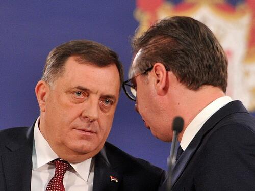 Lažni mirotvorac Vučić istovremeno teži "stabilnosti regiona", ali i štiti Dodika