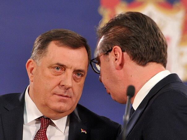 Lažni mirotvorac Vučić istovremeno teži "stabilnosti regiona", ali i štiti Dodika