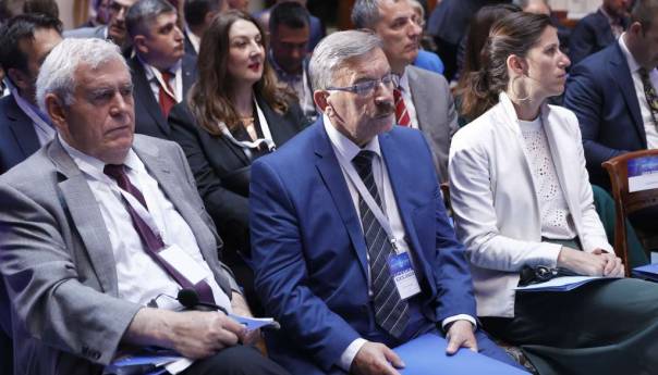 Lazović: Neutralisati politiku koja teži secesiji, ključ je u Beogradu