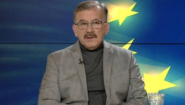 Lazović: Osude i saopštenja neće zaustaviti Dodika, povući poteze