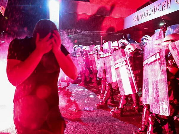 Le Monde: U Srbiji hapse demonstrante koji su protiv vlasti i traže izbore