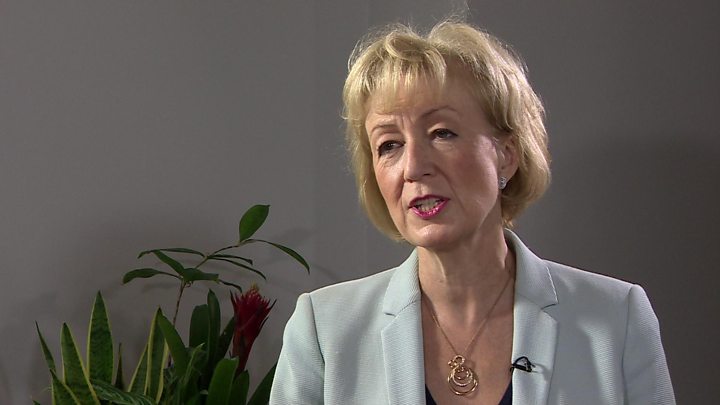 Leadsom: Epidemija korona virusa predmet ogromne brige, treba odmjerena reakcija