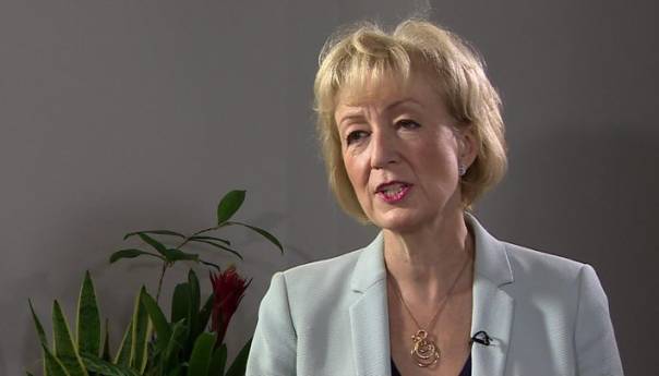 Leadsom: Epidemija korona virusa predmet ogromne brige, treba odmjerena reakcija