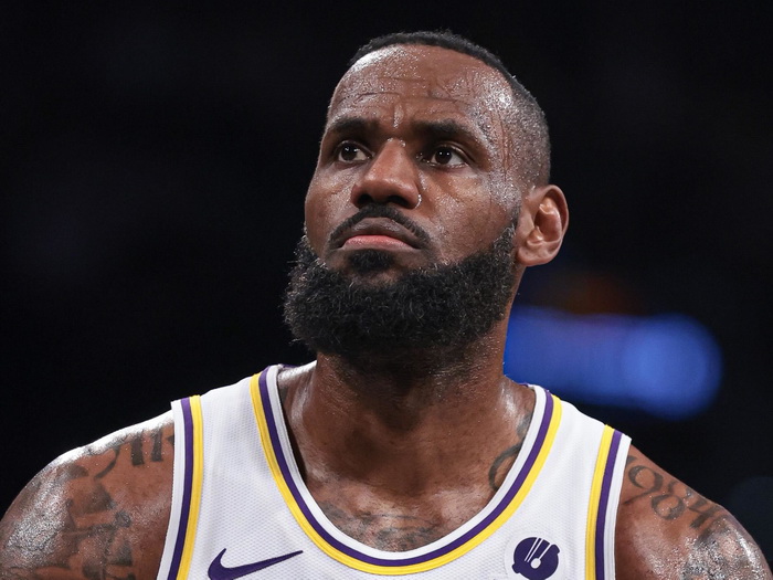 LeBron izjednačio svoj rekord u tricama, dobio ovacije na gostovanju