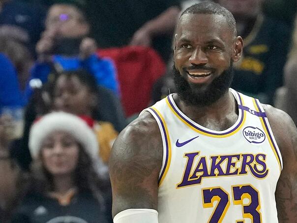 LeBron James ispisao historiju: Prvi NBA igrač koji je igrao kao tinejdžer i s 40 godina