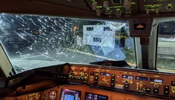 Led razbio staklo pilotske kabine na 11.000 metara visine na letu iz Londona