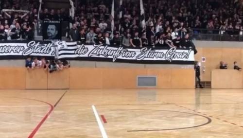 Legendarni Švabo došao u dvoranu, navijači Sturma u deliriju: Volimo te, Ivica Osim