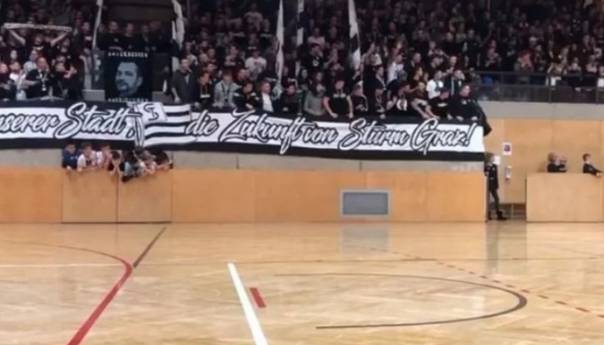 Legendarni Švabo došao u dvoranu, navijači Sturma u deliriju: Volimo te, Ivica Osim