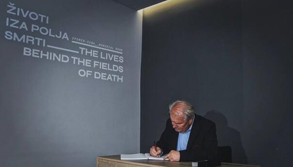 Lendo: Naša obaveza je da širimo istinu o genocidu u Srebrenici