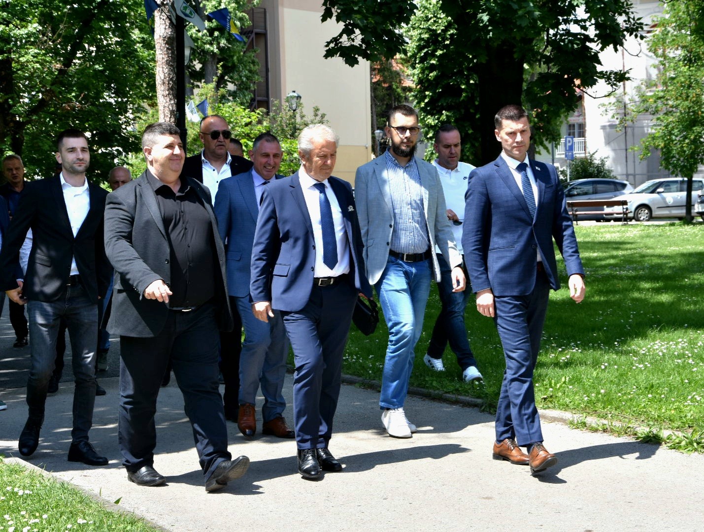 Lendo u Gračanici o pomoći borcima, odao i počast šehidima