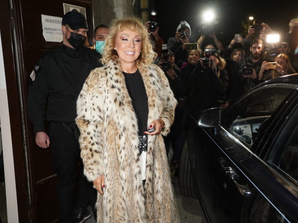 Lepa Brena ostala bez 15 bundi koje je čuvala u frižideru