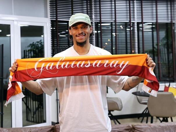 Leroy Sane sletio u Istanbul, navijači Galate mu spremili paklen doček