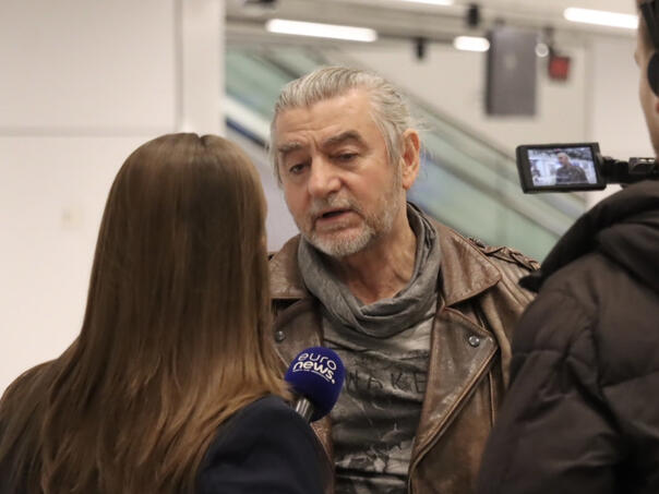 Avion iz Dubaija uskoro u Sarajevu: Na aerodromu čekaju porodice