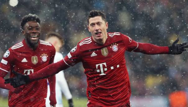 Lewandowski ušao u historiju, Manchester United osigurao osminu finala