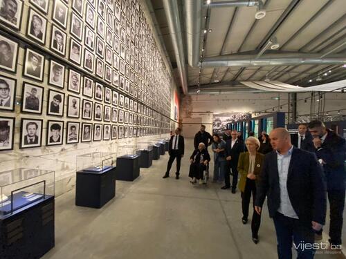 Leyen posjetila Muzej genocida u Potočarima