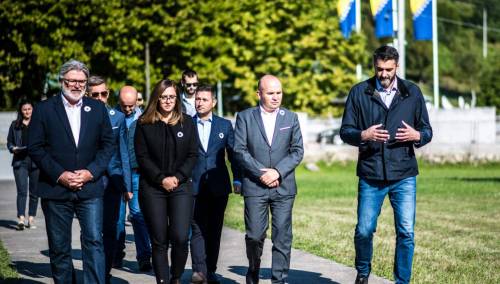 Liberali iz EU u Potočarima: Nikada ne zaboraviti šta se dogodilo