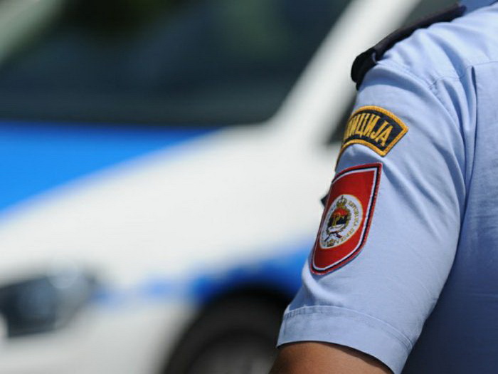 Lice pod dejstvom narkotika povrijedilo policajca