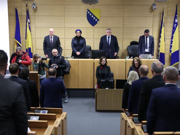 Licemjerje bh. političara: Iz privrede izvlače visoke plate, a pozivaju na bojkot