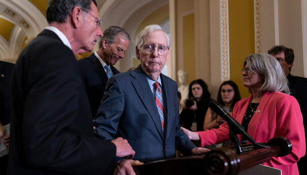 Lider Republikanaca u Senatu se 'zaledio' tokom konferencije za novinare