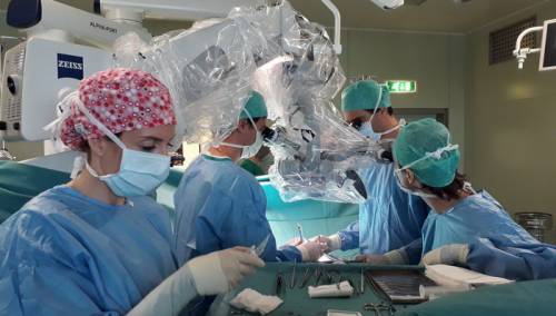 Liječnici presadili pluća pacijentu oboljelom od Covida-19