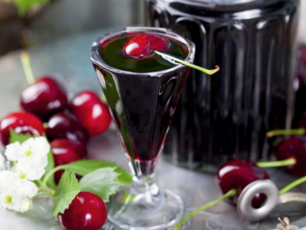 Liker od višnje: Recept za savršeni domaći aperitiv