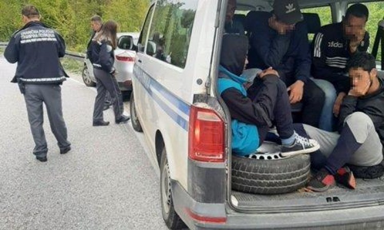 Lišene slobode dvije državljanke BiH zbog krijumčarenja migranata