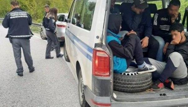 Lišene slobode dvije državljanke BiH zbog krijumčarenja migranata