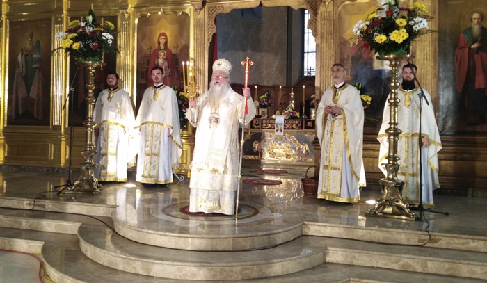 Liturgija u Sabornom hramu u Sarajevu: "Bolest je posljedica grijehova"