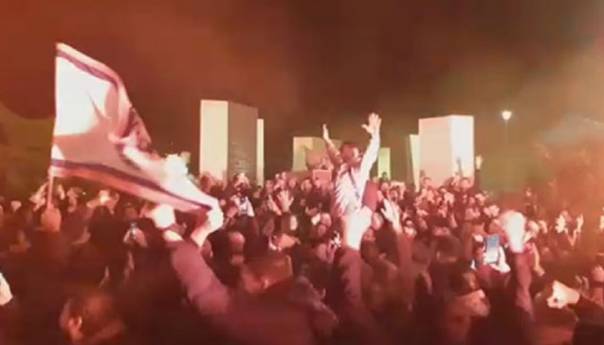 Livaja s navijačima pjevao: Mrzim Dinamo, srpsko ime to