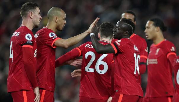 Liverpool deklasirao United i barem privremeno preuzeo vrh tabele