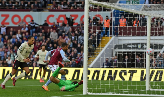 Liverpool slavio protiv Aston Ville i ostao u igri za titulu