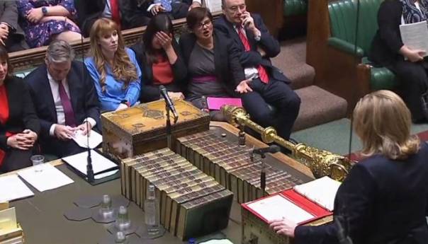 Liz Truss ismijana u britanskom parlamentu, nije se ni pojavila