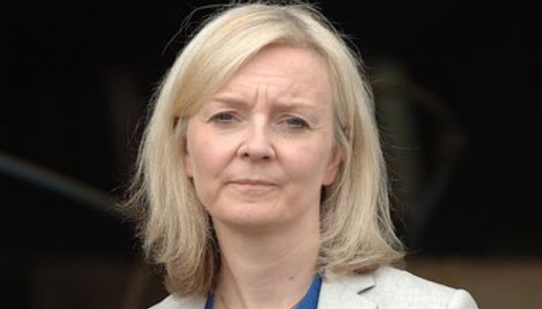Liz Truss: Želimo Moldaviju opremiti modernim oružjem zbog Rusije