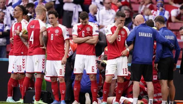 Ljekari oživljavaju Eriksena, utakmica prekinuta!