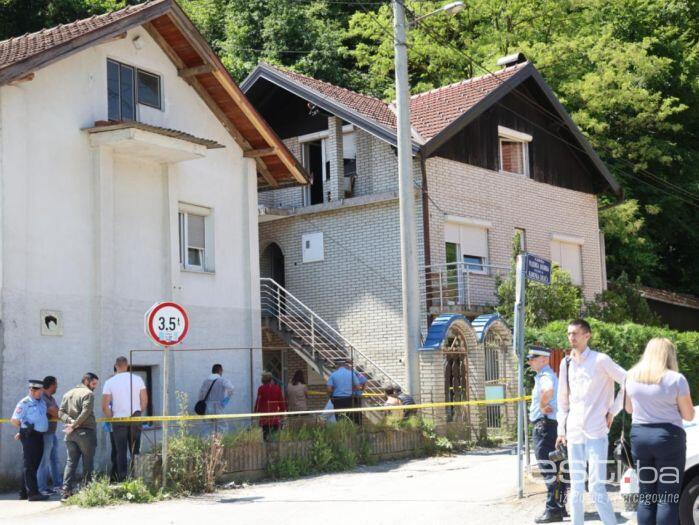 Vijesti.ba s lica mjesta: Ovo je kuća u kojoj je u požaru stradalo dijete