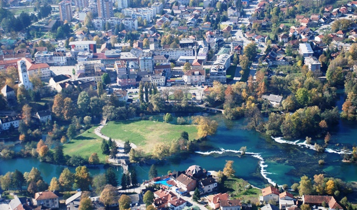 Ljetna sezona: Sve više turista u gradu na Uni