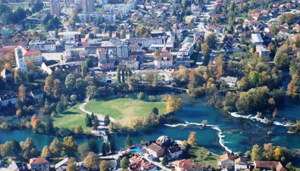 Ljetna sezona: Sve više turista u gradu na Uni