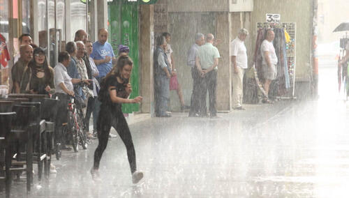 Ljetni pljusak donio rashlađenje i probleme Sarajlijama