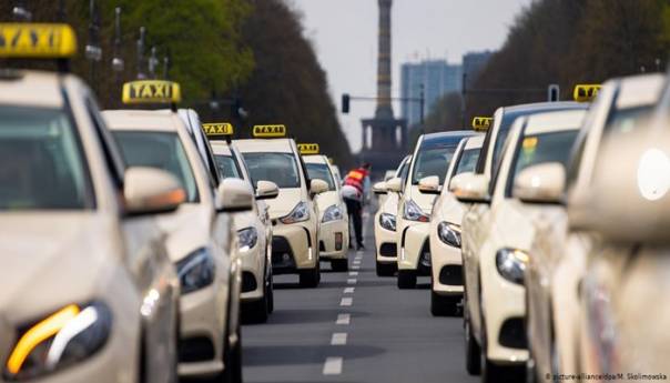 Ljubljanski taksisti prosvjedovali zbog obaveznog testiranja