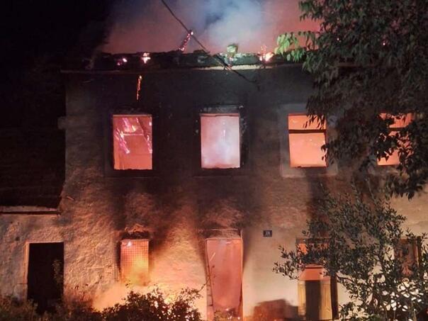 Ljubuški vatrogasci rano jutros ugasili požar na objektu u Orahovlju