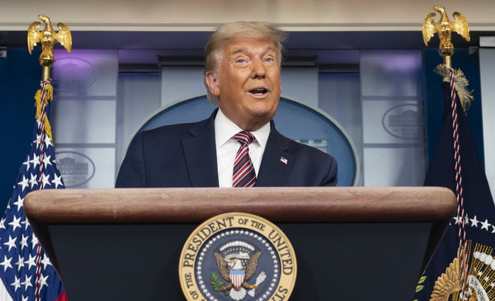 Ljudi iz administracije napuštaju Trumpa