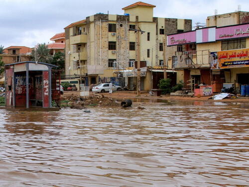 Ljudi kopaju rukama da pronađu tijela svojih rođaka: Oko 1.000 mrtvih