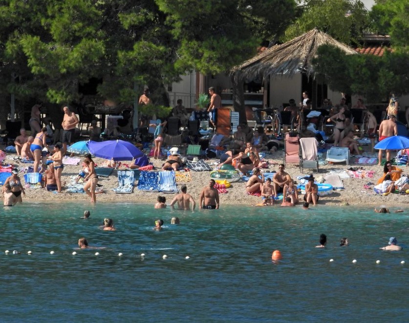 Grci ogorčeni ponašanjem turista: 'Mijenjanje pelena, narodnjaci...' 